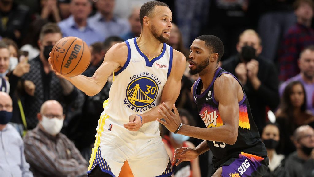 Stephen Curry #30 of the Golden State Warriors handles the ball against Mikal Bridges #25 of the Ph...