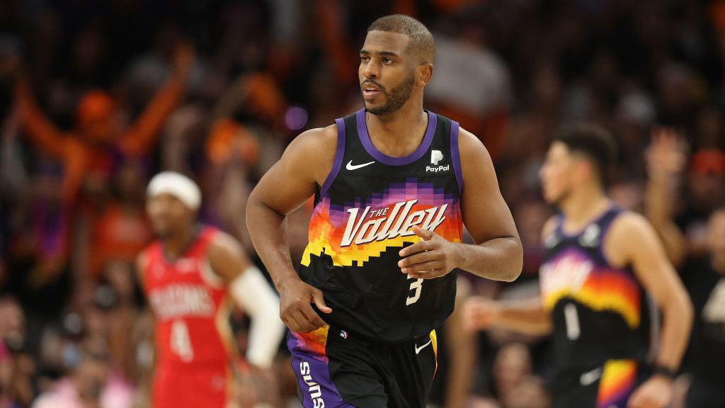 Suns' Chris Paul becomes oldest with 30 points, 10 assists in playoff game