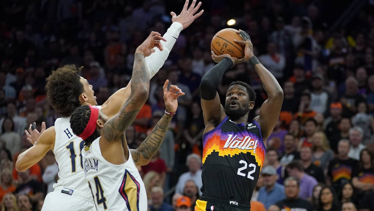 Phoenix Suns center Deandre Ayton (22) shoots over New Orleans Pelicans forward Brandon Ingram (14)...