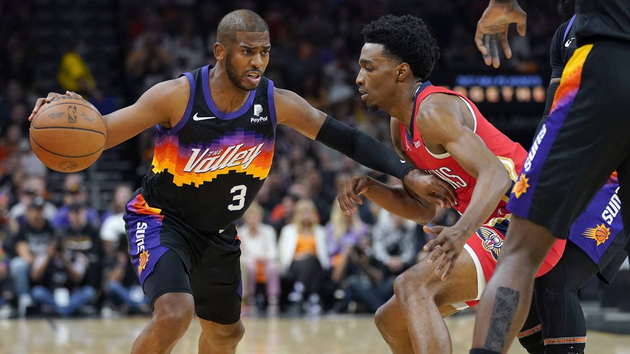 Phoenix Suns guard Chris Paul (3) drives as New Orleans Pelicans forward Herbert Jones defends duri...