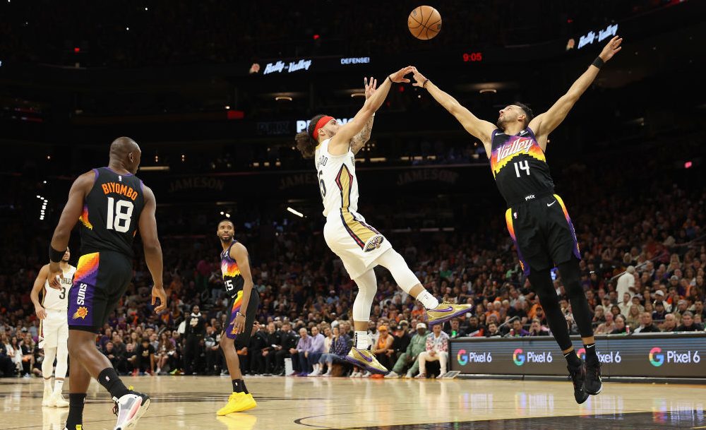 Suns' Game 5 tweaks breathe life into defense, relieve Chris Paul