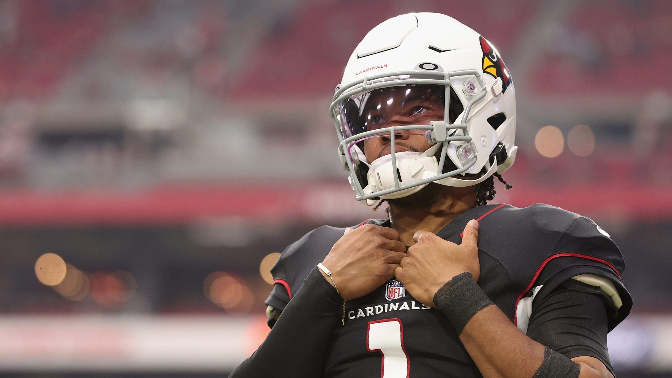 Quarterback Kyler Murray #1 of the Arizona Cardinals warms up before the NFL game at State Farm Sta...