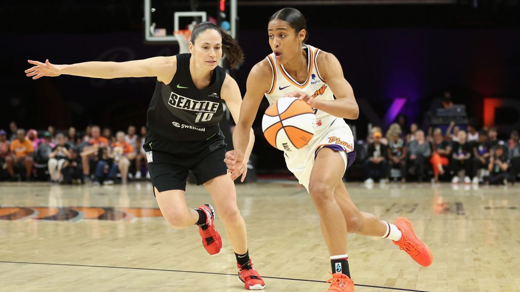Skylar Diggins-Smith #4 of the Phoenix Mercury handles the ball against Sue Bird #10 of the Seattle...