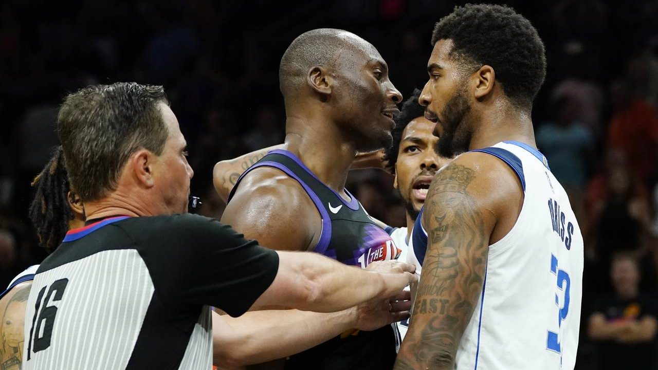 Suns' Bismack Biyombo, Mavs' Marquese Chriss meet in hallway post-ejection
