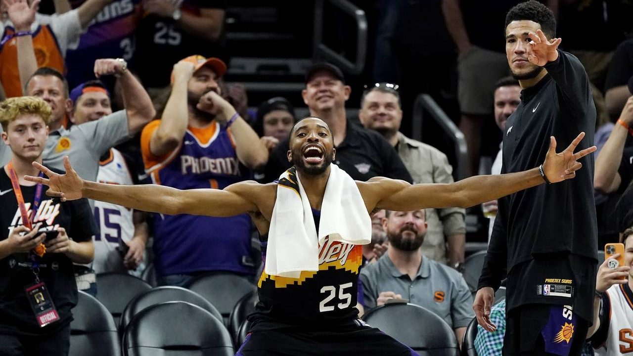 Phoenix Suns forward Mikal Bridges (25) and Suns guard Devin Booker, right, celebrate a score by a ...