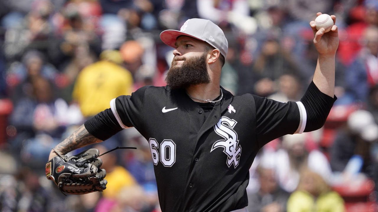 Chicago White Sox starting pitcher Dallas Keuchel (60) pitches during the second inning of a baseba...