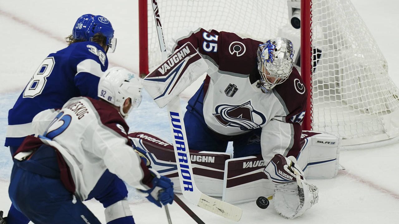 Colorado Avalanche goaltender Darcy Kuemper (35) stops a shot on goal by Tampa Bay Lightning left w...