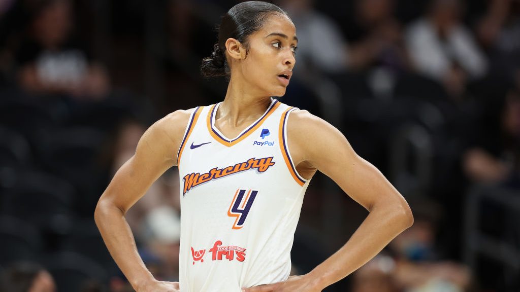 Skylar Diggins-Smith #4 of the Phoenix Mercury during the second half of the WNBA game at Footprint...