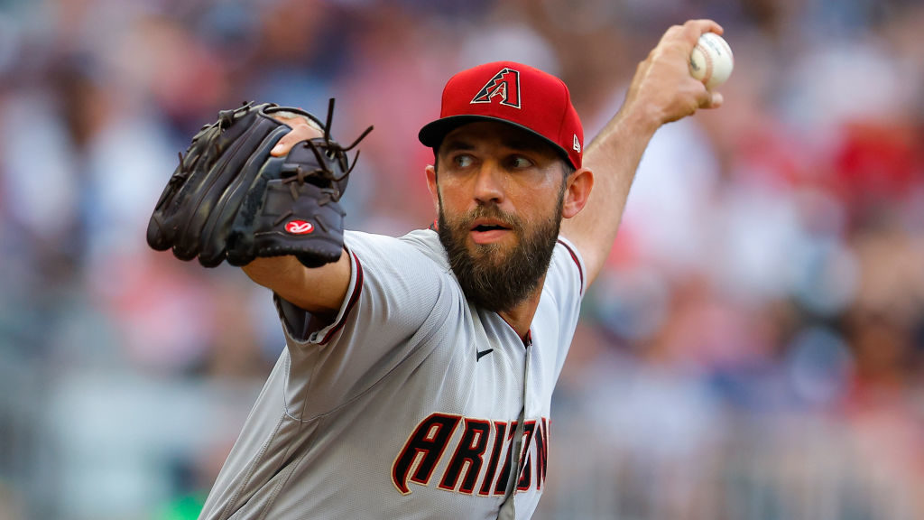Madison Bumgarner #40 of the Arizona Diamondbacks pitches during the first inning against the Atlan...