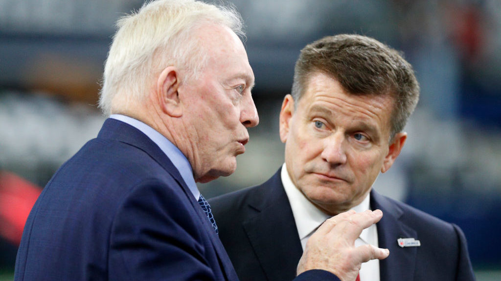 (L-R) Owner Jerry Jones of the Dallas Cowboys talks with owner Michael Bidwell of the Arizona Cardi...