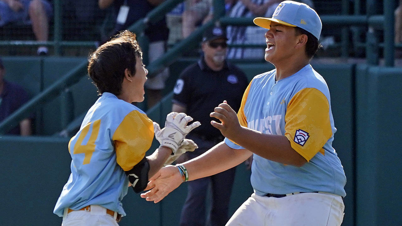 Honolulu's Kama Angell, bottom, left, celebrates with Esaiah Wong after driving in the game-winning...