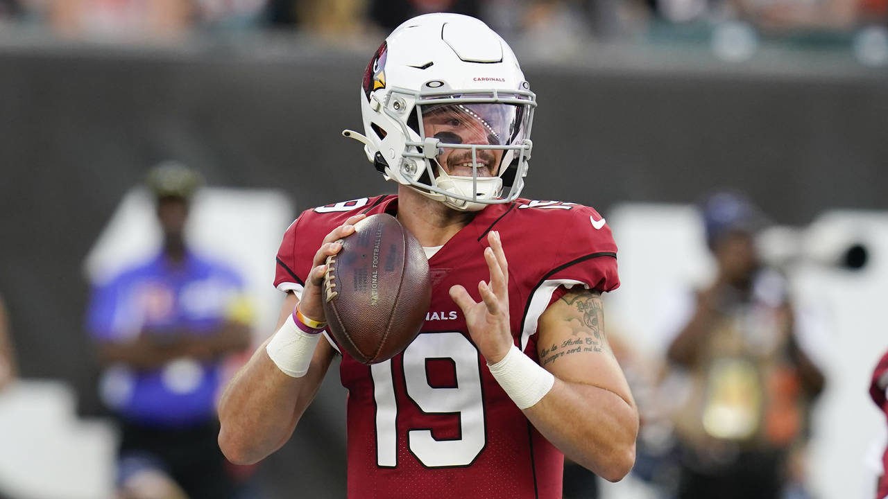 Arizona Cardinals quarterback Trace McSorley looks for a receiver during the team's NFL football pr...