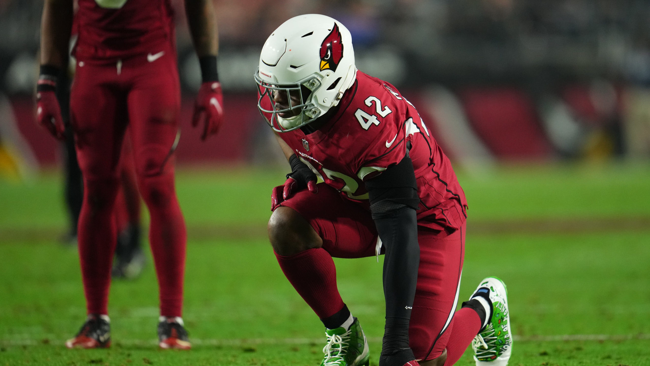 Devon Kennard #42 of the Arizona Cardinals gets set against the Los Angeles Rams during an NFL game...