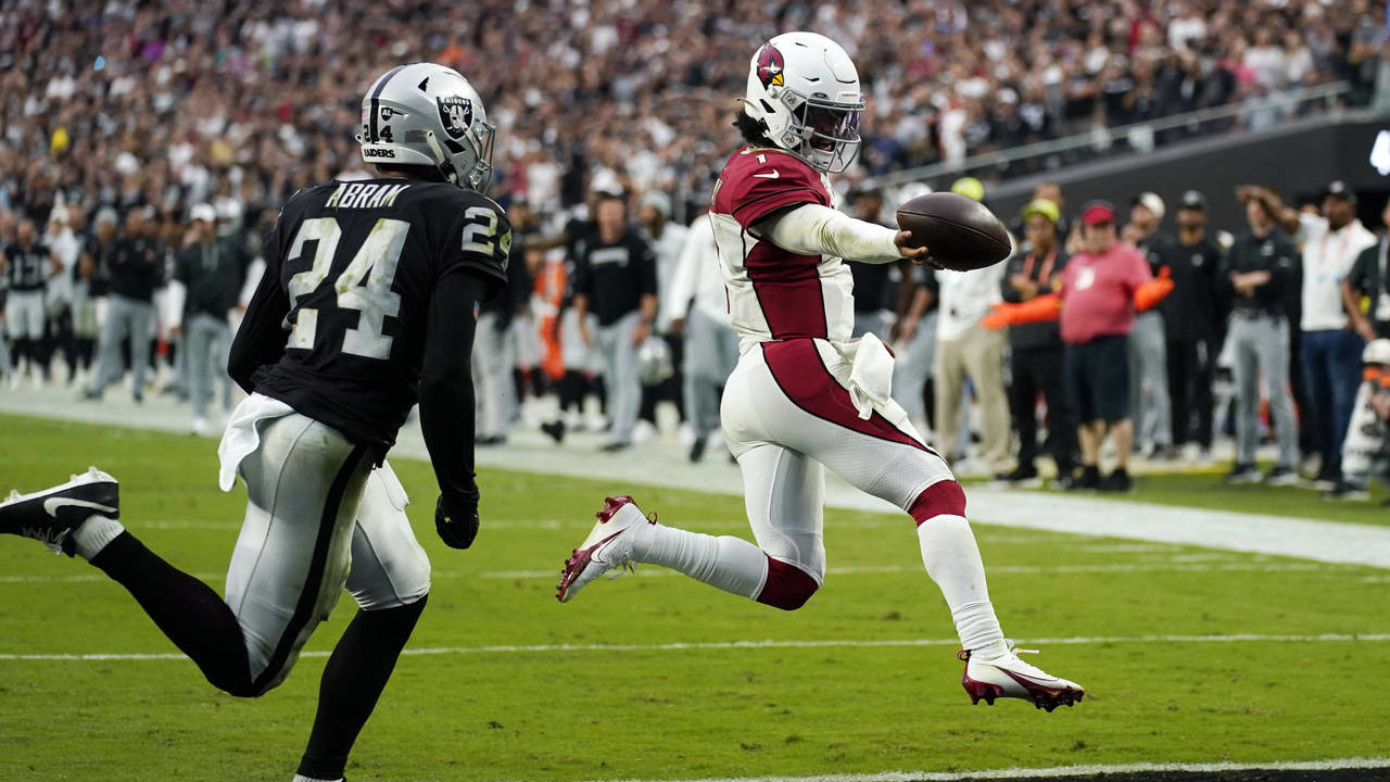 Arizona Cardinals quarterback Kyler Murray runs in for a touchdown as time expires during the fourt...