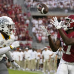 
              Oklahoma wide receiver Marvin Mims (17) catches a touchdown pass in front of Kent State safety JoJo Evans (23) in the first half of an NCAA college football game, Saturday, Sept. 10, 2022, in Norman, Okla. (AP Photo/Sue Ogrocki)
            