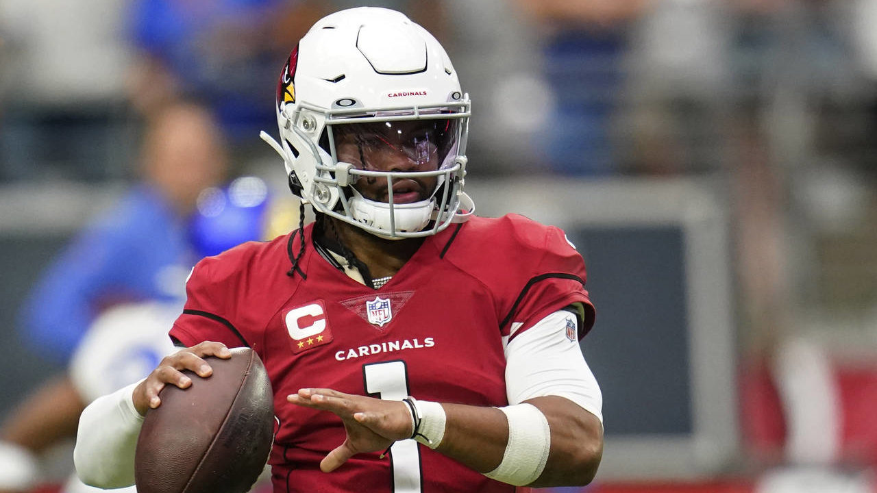 Arizona Cardinals quarterback Kyler Murray (1) warms up before an NFL football game against the Los...