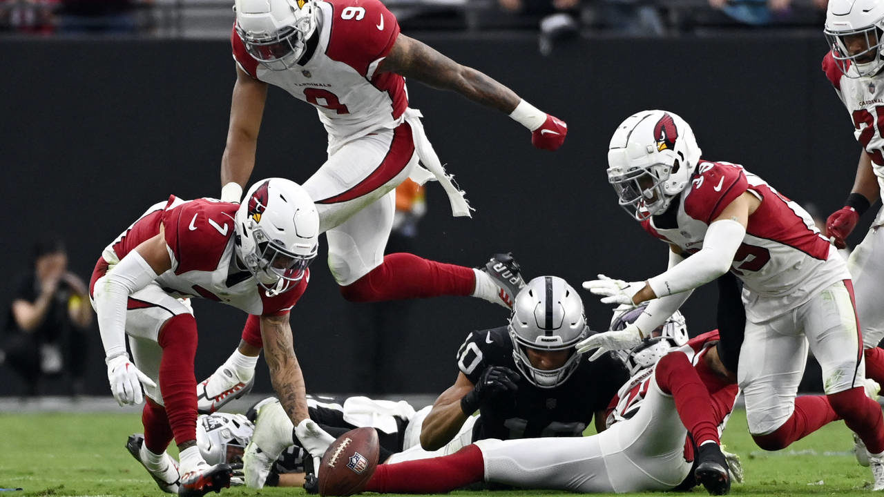 Arizona Cardinals cornerback Byron Murphy Jr., left, picks up a fumble and returns it for the game-...