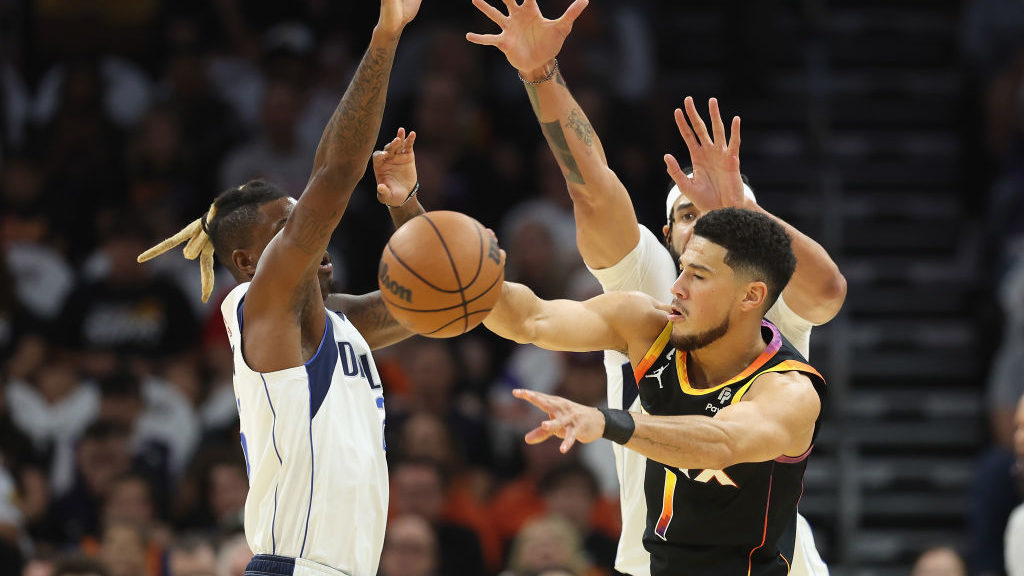 Suns erase 22-point deficit with massive run in 2nd half to beat Mavs
