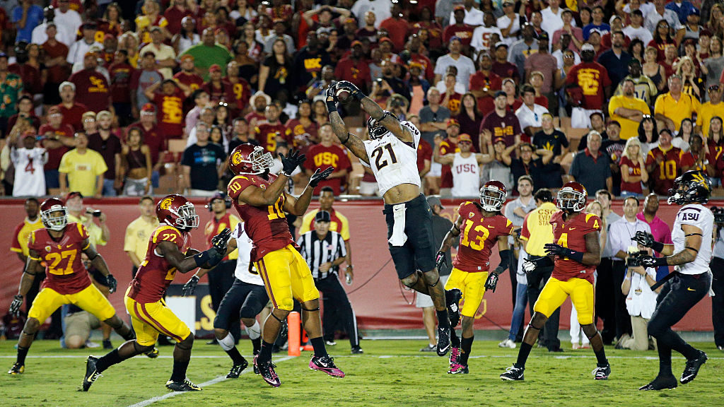 Arizona State Sun Devils wide receiver Jaelen Strong (21) catches the game winning touchdown as tim...