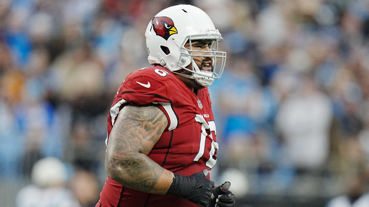 Arizona Cardinals guard Will Hernandez leaves the field after getting disqualify during the second ...