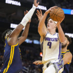 
              Sacramento Kings guard Kevin Huerter (9) drives to the basket against Golden State Warriors center Kevon Looney (5) during the first half of an NBA basketball game on Sunday, Oct. 23, 2022, in San Francisco. (AP Photo/Tony Avelar)
            