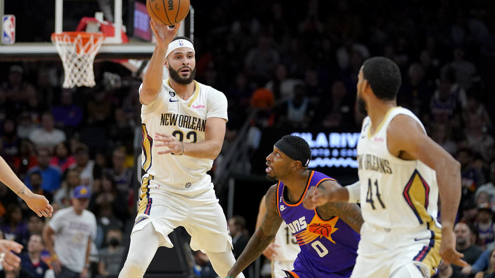 New Orleans Pelicans forward Larry Nance Jr. (22) passes as Phoenix Suns forward Torrey Craig (0) d...