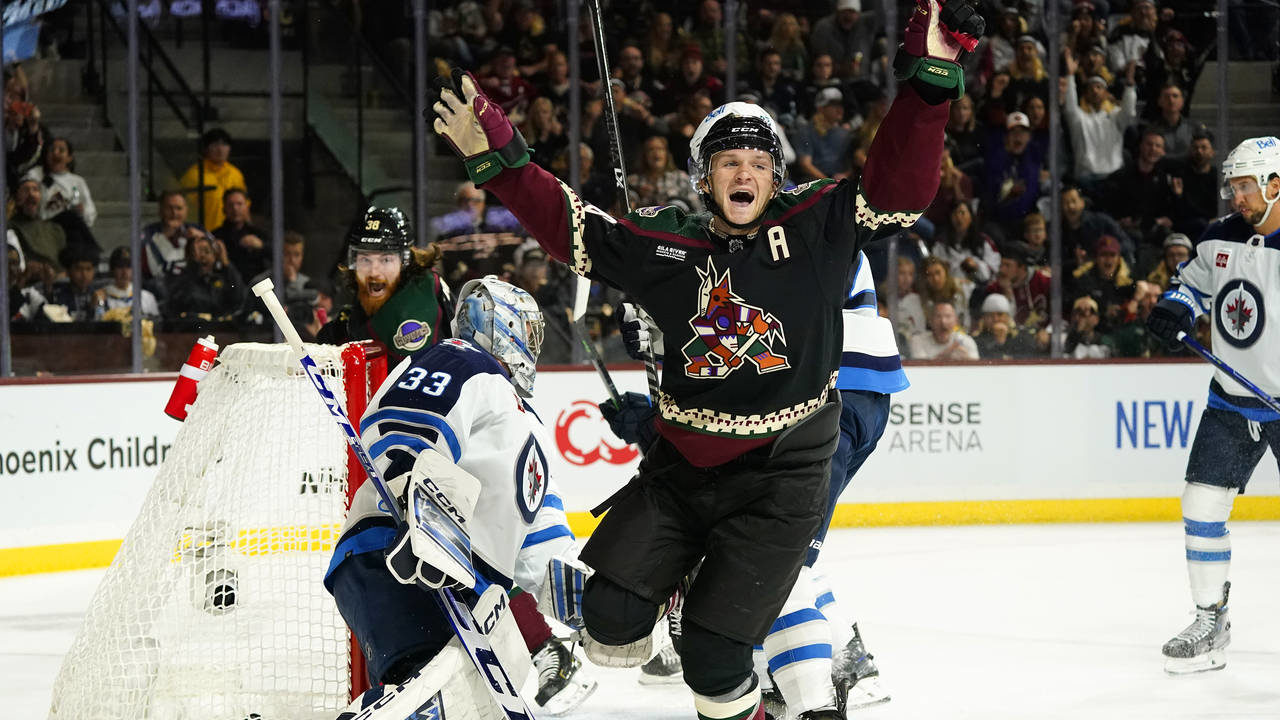 Arizona Coyotes right wing Christian Fischer, center right, celebrates his goal against Winnipeg Je...