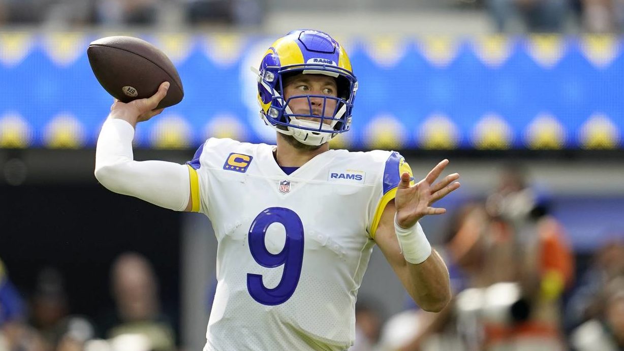 Los Angeles Rams quarterback Matthew Stafford (9) throws a pass in the first half of an NFL footbal...