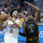 
              Cleveland Cavaliers center Jarrett Allen (31) drives to the basket against Golden State Warriors center Kevon Looney (5) during the first half of an NBA basketball game in San Francisco, Friday, Nov. 11, 2022. (AP Photo/Jeff Chiu)
            