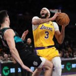 
              Los Angeles Lakers forward Anthony Davis, right, shoots as Portland Trail Blazers forward Drew Eubanks defends during the first half of an NBA basketball game Wednesday, Nov. 30, 2022, in Los Angeles. (AP Photo/Mark J. Terrill)
            
