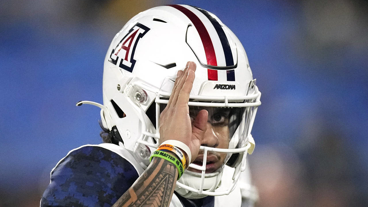 Arizona quarterback Jayden de Laura gestures before taking a snap during the first half of an NCAA ...