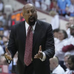 
              CORRECTS CITY TO BLOOMINGTON, INSTEAD OF INDIANAPOLIS - Indiana head coach Mike Woodson talks to his players during the first half of an NCAA college basketball game against North Carolina in Bloomington, Ind., Wednesday, Nov. 30, 2022. (AP Photo/Darron Cummings)
            
