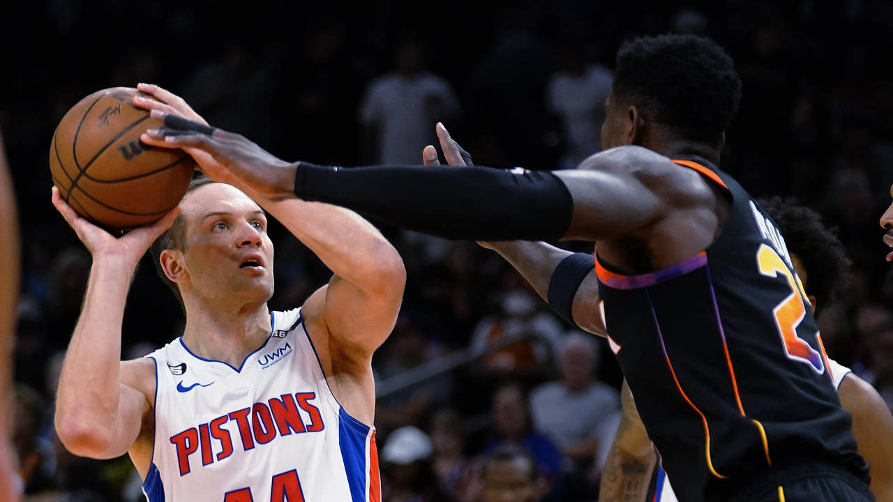 Detroit Pistons' Bojan Bogdanovic (44) looks to shoot against Phoenix Suns' Deandre Ayton (22) duri...