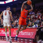 
              Auburn guard K.D. Johnson, right, saves a loose ball next to Southern California guard Kobe Johnson during the first half of an NCAA college basketball game, Sunday, Dec. 18, 2022, in Los Angeles. (AP Photo/Ringo H.W. Chiu)
            