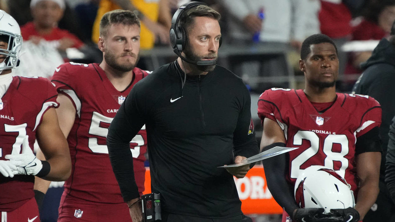 Arizona Cardinals head coach Kliff Kingsbury watches play against the Tampa Bay Buccaneers during t...