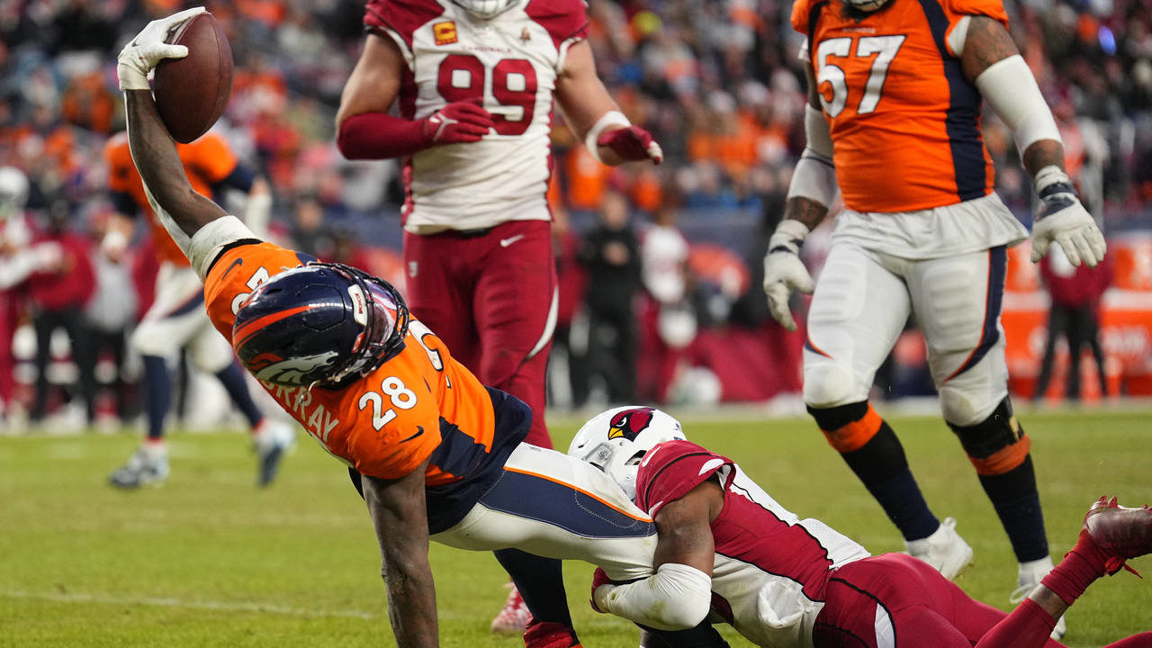 Denver Broncos running back Latavius Murray (28) stretches for a touchdown as Arizona Cardinals saf...