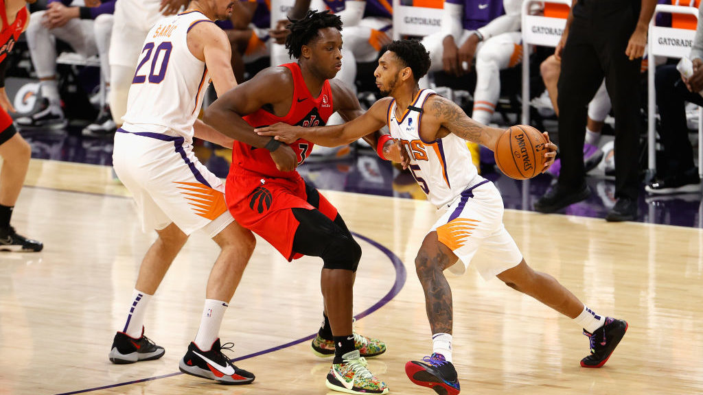 Cameron Payne #15 of the Phoenix Suns handles the ball against OG Anunoby #3 of the Toronto Raptors...