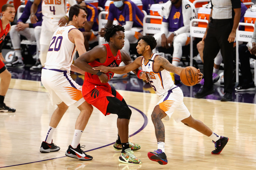 Cameron Payne #15 of the Phoenix Suns handles the ball against OG Anunoby #3 of the Toronto Raptors...