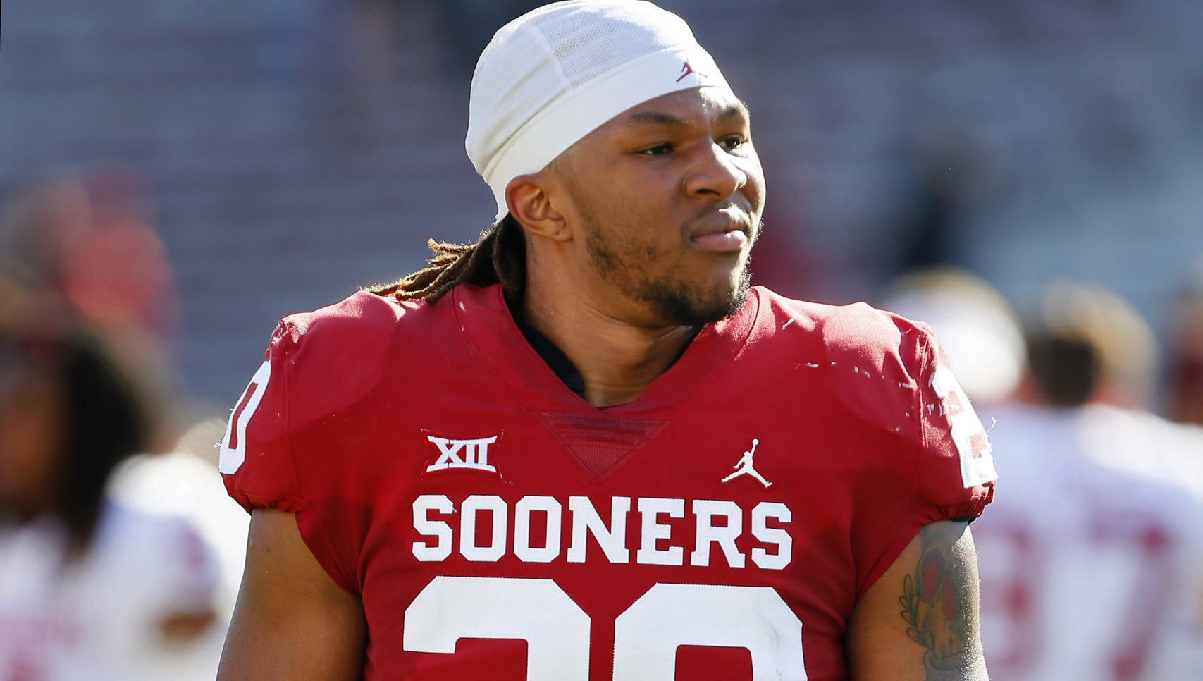 NORMAN, OK - APRIL 24:  Outside linebacker Clayton Smith #20 of the Oklahoma Sooners heads for the ...