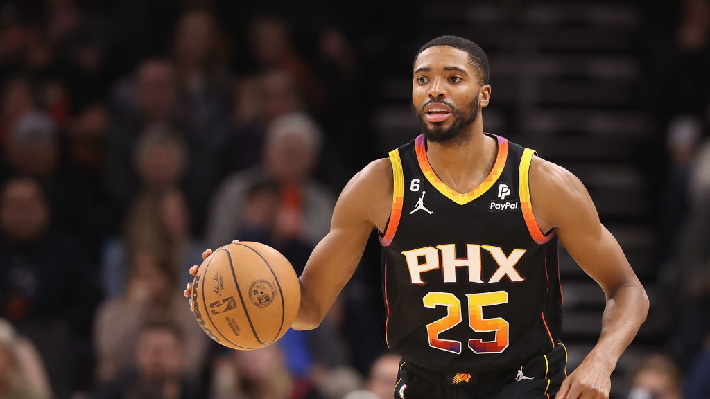 Mikal Bridges #25 of the Phoenix Suns handles the ball during the second half of the NBA game at Fo...