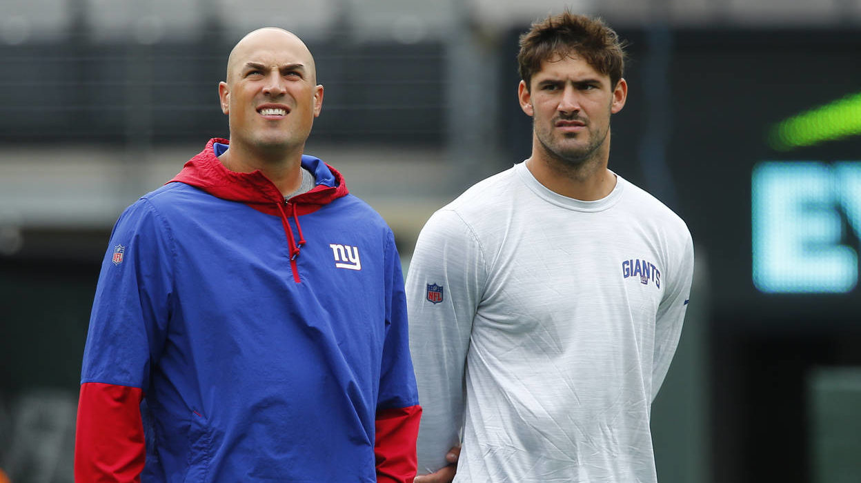 New York Giants offensive coordinator Mike Kafka, left, and quarterback Daniel Jones (8) watch prac...