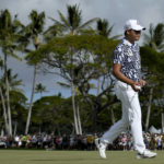 
              Si Woo Kim walks off the 18th green after the final round of the Sony Open golf tournament, Sunday, Jan. 15, 2023, at Waialae Country Club in Honolulu. (AP Photo/Matt York)
            
