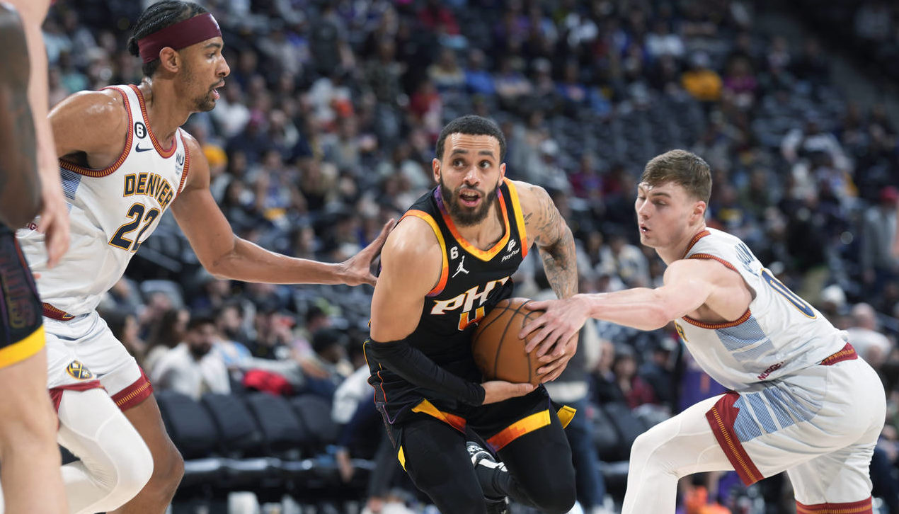 Phoenix Suns guard Duane Washington Jr., center, drives between Denver Nuggets forward Zeke Nnaji, ...