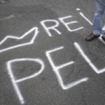 
              The Portuguese words "Pele King" decorate a street along the route of the funeral procession of the late Brazilian soccer great, from Vila Belmiro stadium to the cemetery in Santos, Brazil, Tuesday, Jan. 3, 2023. (AP Photo/Matias Delacroix)
            