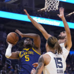 
              Golden State Warriors center Kevon Looney, left, shoots next to Memphis Grizzlies forward Santi Aldama, right rear, during the first half of an NBA basketball game in San Francisco, Wednesday, Jan. 25, 2023. (AP Photo/Godofredo A. Vásquez)
            