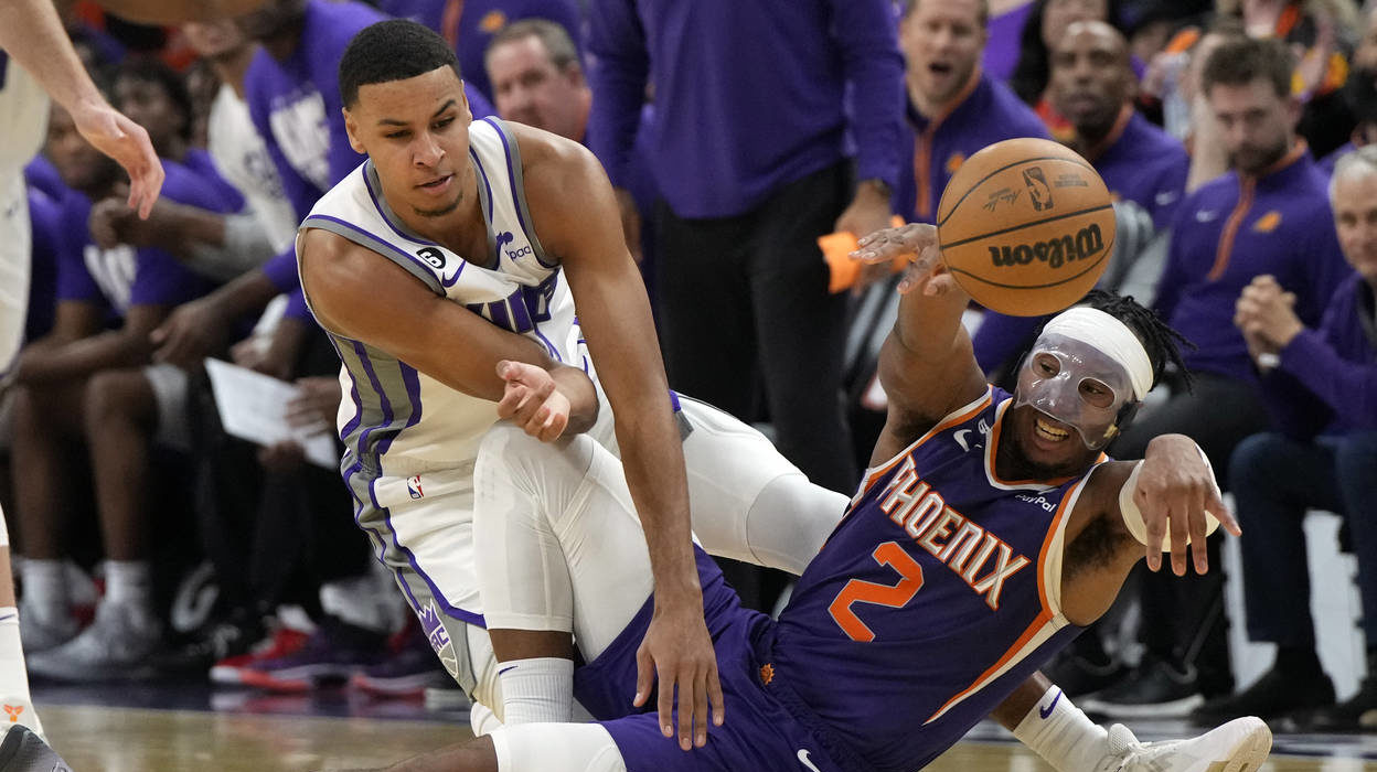 Phoenix Suns forward Josh Okogie (2) passes the ball away from Sacramento Kings forward Keegan Murr...
