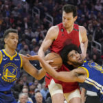 
              Portland Trail Blazers forward Drew Eubanks, middle, reaches for the ball between Golden State Warriors forward Patrick Baldwin Jr. (7) and forward Anthony Lamb during the first half of an NBA basketball game in San Francisco, Tuesday, Feb. 28, 2023. (AP Photo/Jeff Chiu)
            