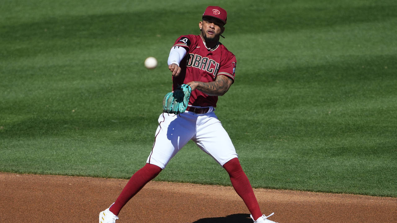 Arizona Diamondbacks' Ketel Marte throws out Chicago Cubs' Nico Hoerner during the third inning of ...