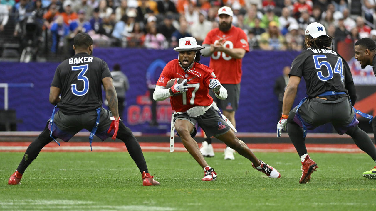 AFC wide receiver Davante Adams (17) of the Las Vegas Raiders runs with the ball as NFC strong safe...