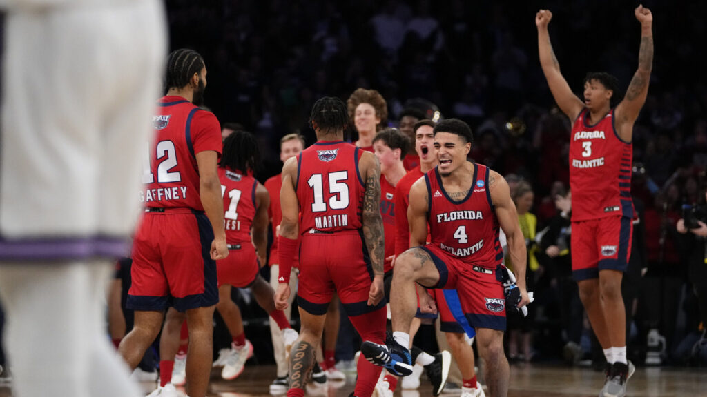 Florida Atlantic players celebrate after defeating Kansas State in an Elite 8 college basketball ga...